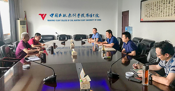 集團公司領(lǐng)導(dǎo)赴飛行學院洽談暑運加班事宜.png