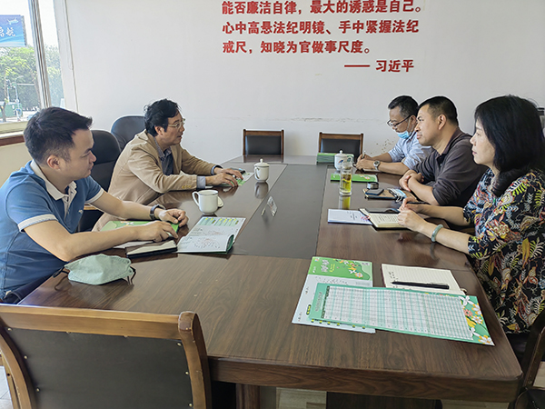 1651026499361165.jpeg 綿陽機(jī)場(chǎng)協(xié)助市商務(wù)局向上海運(yùn)輸緊急物資1.jpeg