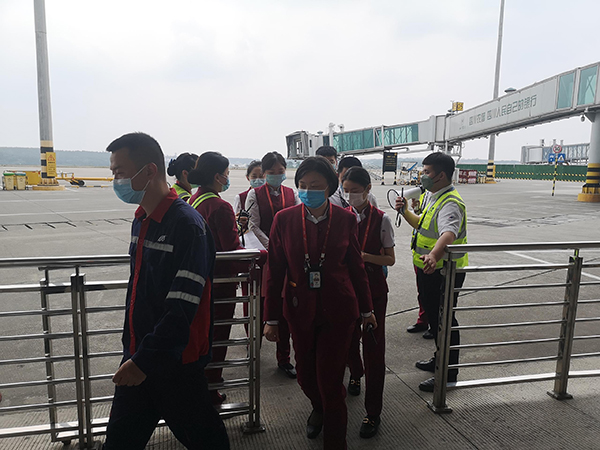 1653355046103530.jpg 旅客服務部開展航空器突發(fā)事件單項演練.jpg