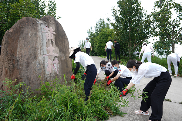 “助力鄉(xiāng)村振興，踐行艱苦奮斗” 將新員工黨性教育活動(dòng)搬到對(duì)口幫扶村2.jpg